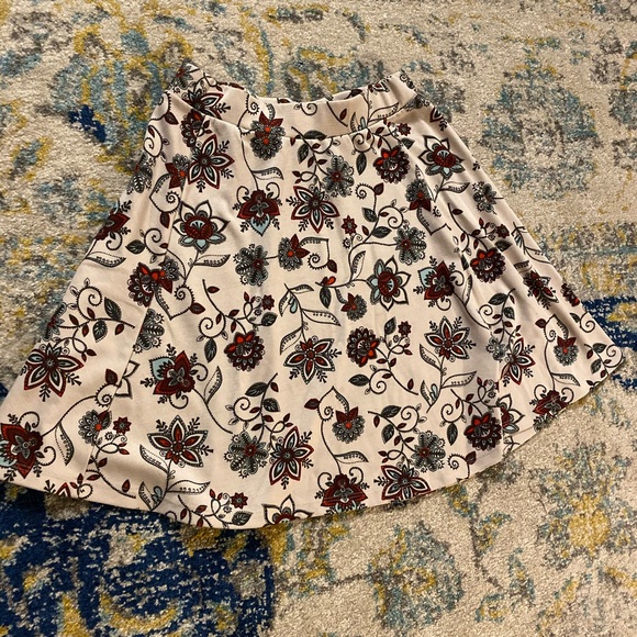 H&M Skirt - Picture 2 of 5